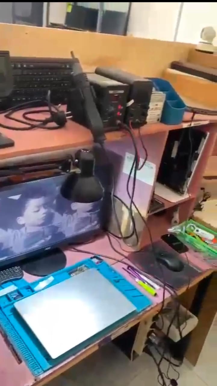 Service laptop berat